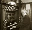Aan het orgel van de Grote Kerk in Apeldoorn